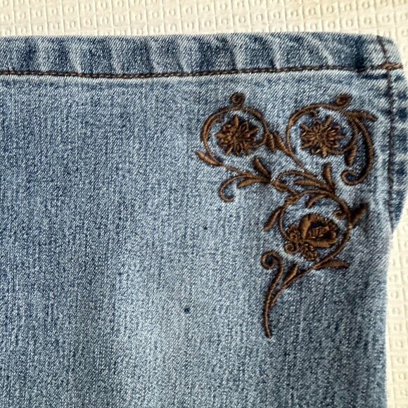 Western-Style Embroidered Floral Denim Capris Boho Chic 2010 Coachella - Picture 4 of 7
